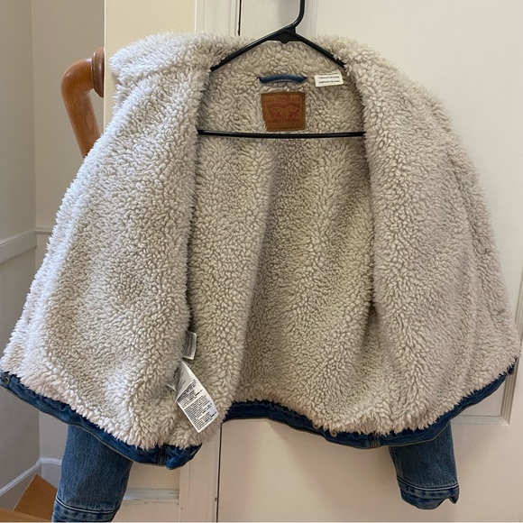 Levi’s Sherpa Lined Jean Jacket - Picture 5 of 7